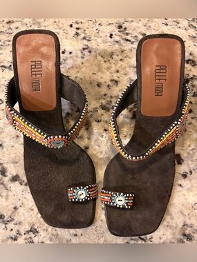 Pelle Moda Vintage Inspired Boho Women’s Brown Beaded Toe-Ring Sandals